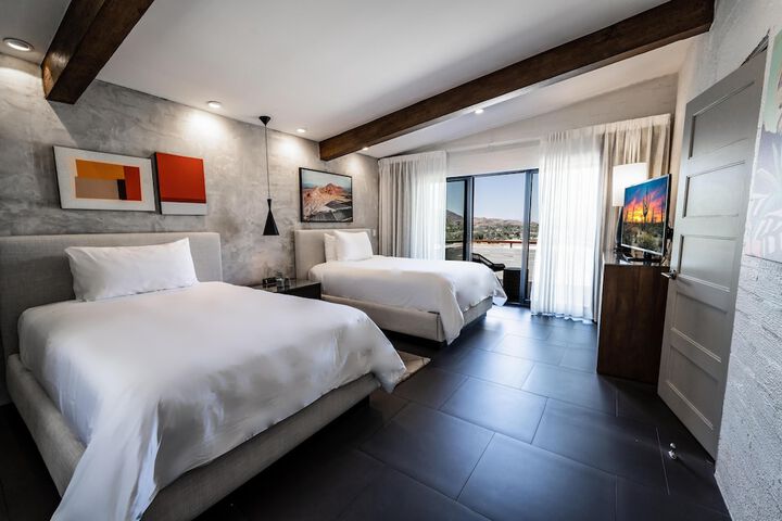 Room 92 of 122