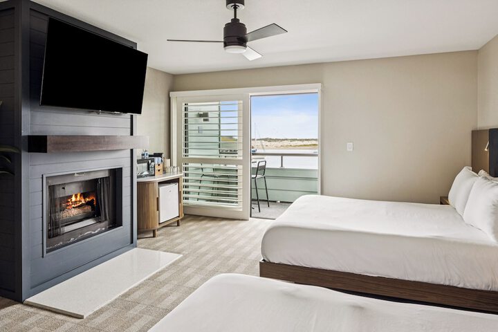 456 Embarcadero Inn & Suites