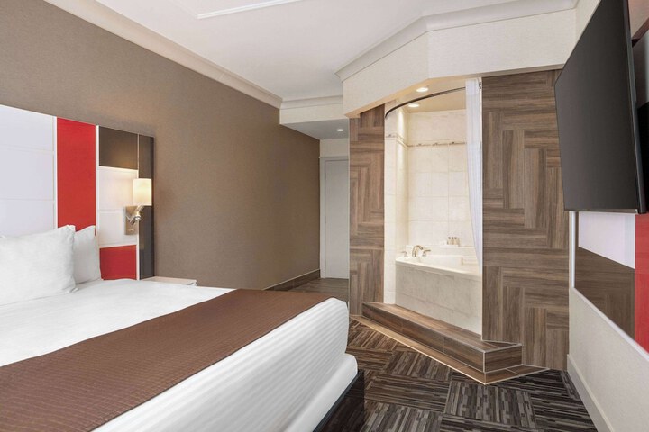 Room 43 of 80