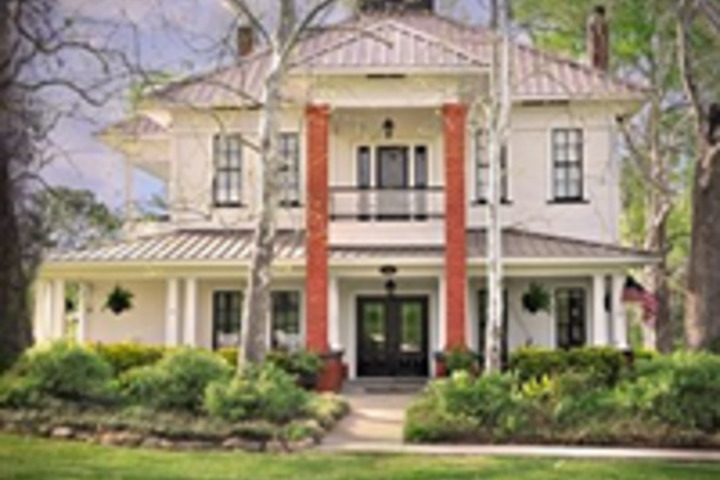 TEXAS FOREST COUNTRY RETREAT