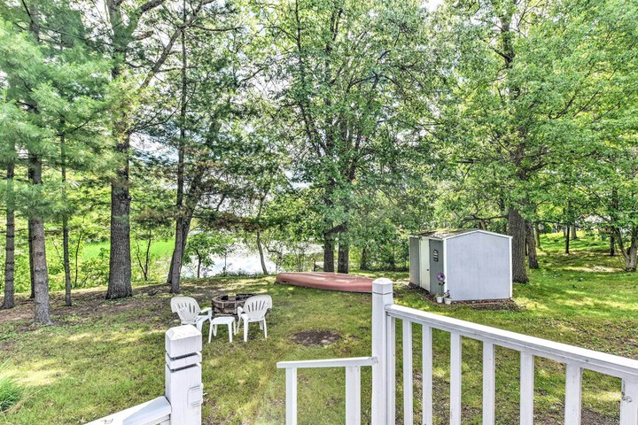 Fishermens Paradise w / Fire Pit on Rice Lake!