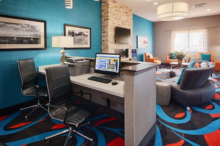 Business Center 18 of 18