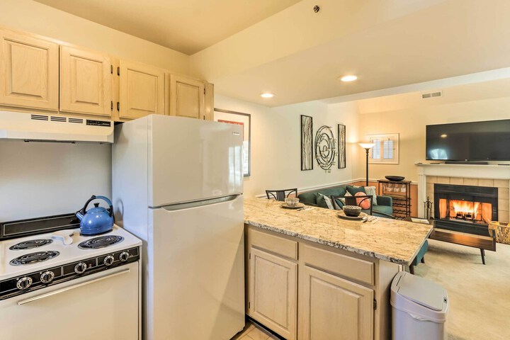 Lovely Norwich Villa on Golf Course w / Amenities!