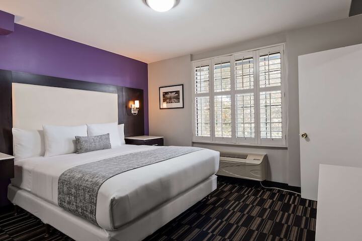Room 12 of 25
