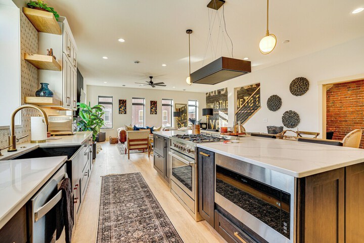 1 Block to Lake City Marina: Condo w / Rooftop Deck