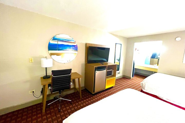 Room 12 of 19