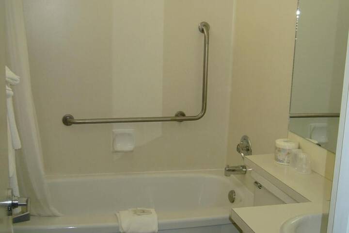 Room 18 of 37