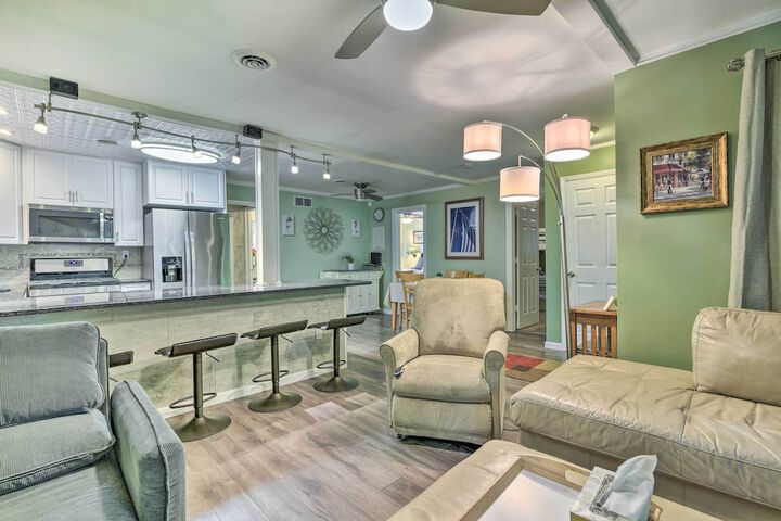 Pet-friendly Taylor Home w / Backyard Oasis!