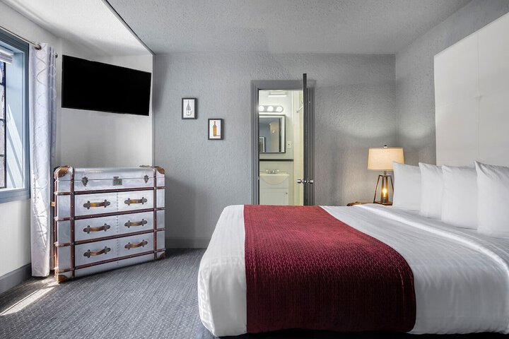 Room 18 of 33