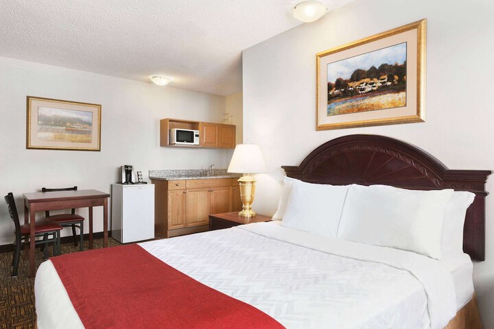 Room 8 of 26