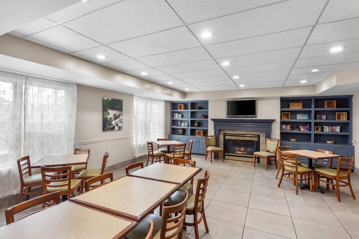Country Inn & Suites by Radisson Beckley, WV