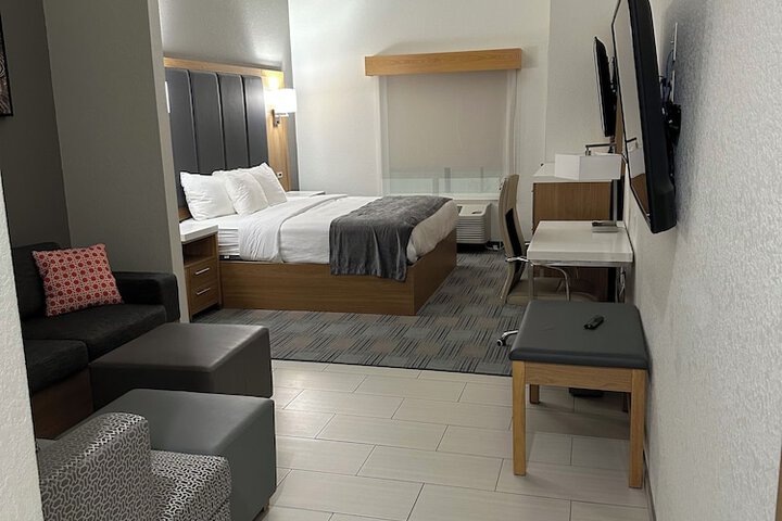 La Quinta Inn & Suites by Wyndham Coralville Iowa City