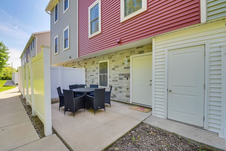 2 Mi to TBK Bank Sports Complex: Townhome w / Patio