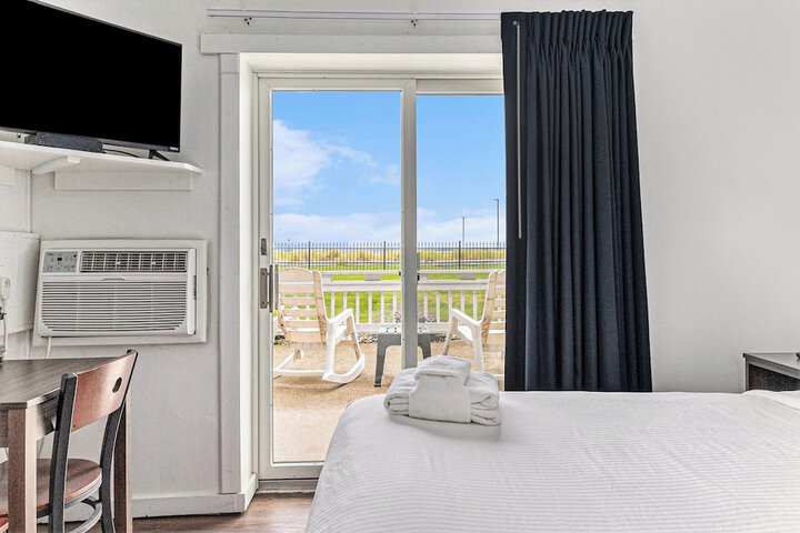 Snyders Shoreline Inn