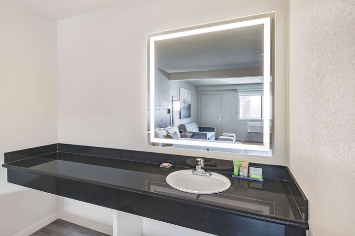 Room 32 of 55