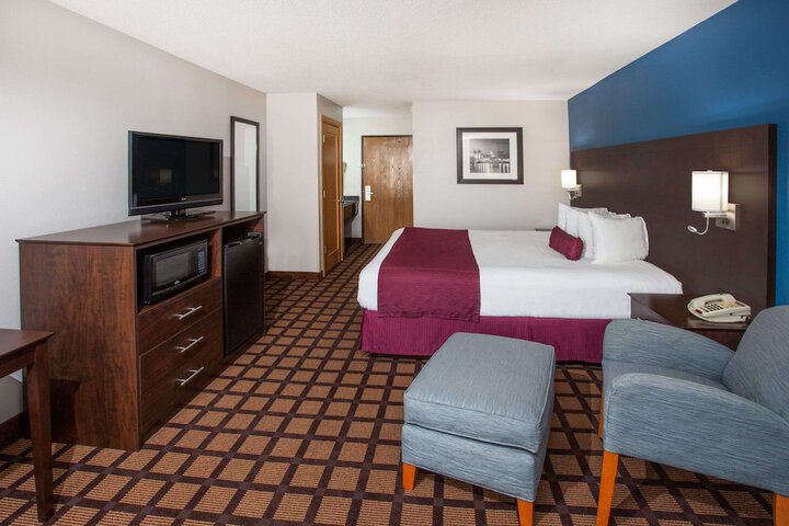 Room 32 of 39