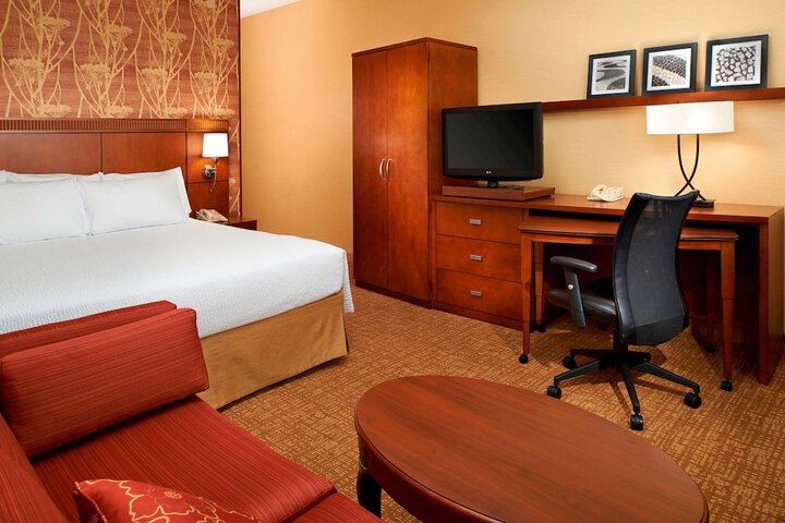 Room 27 of 47