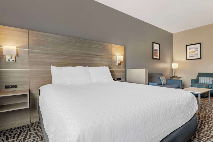 Best Western Plus Lake Elsinore Inn & Suites