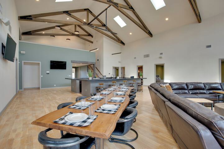 Game Room Fireplaces, On-site Lake! Kaufman Home