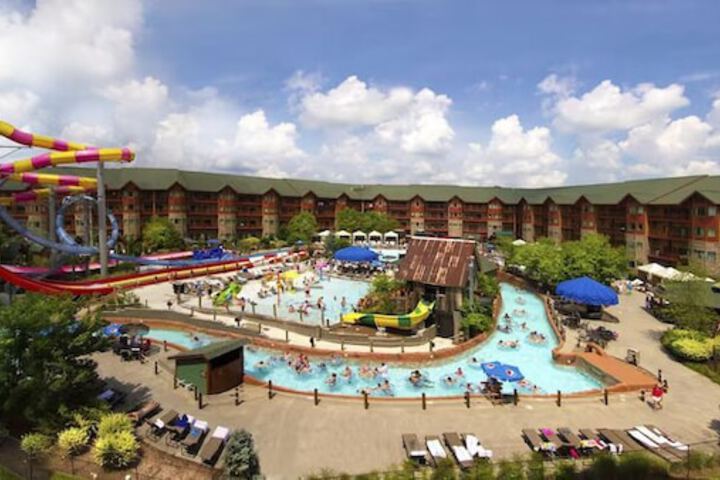 Wilderness at the Smokies – River Lodge Suites