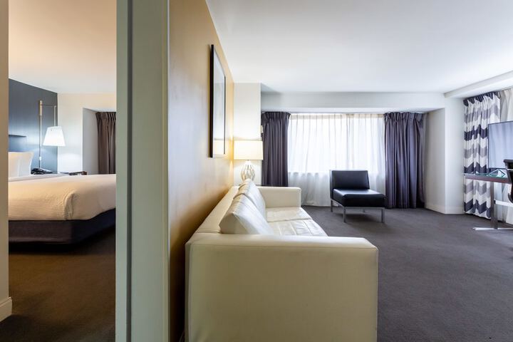 Room 28 of 69