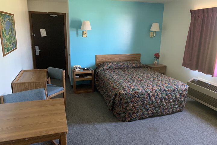 Room 16 of 18