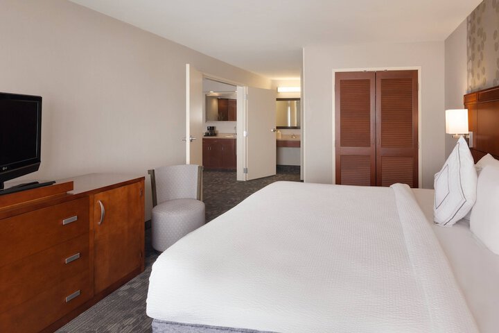 Room 32 of 49