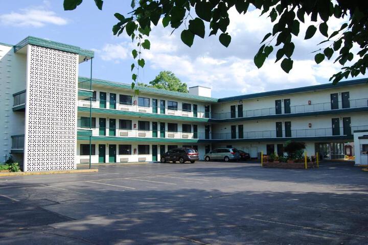Travelodge by Wyndham Chambersburg