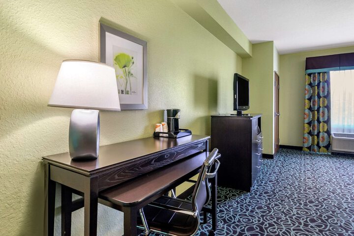 Room 13 of 33