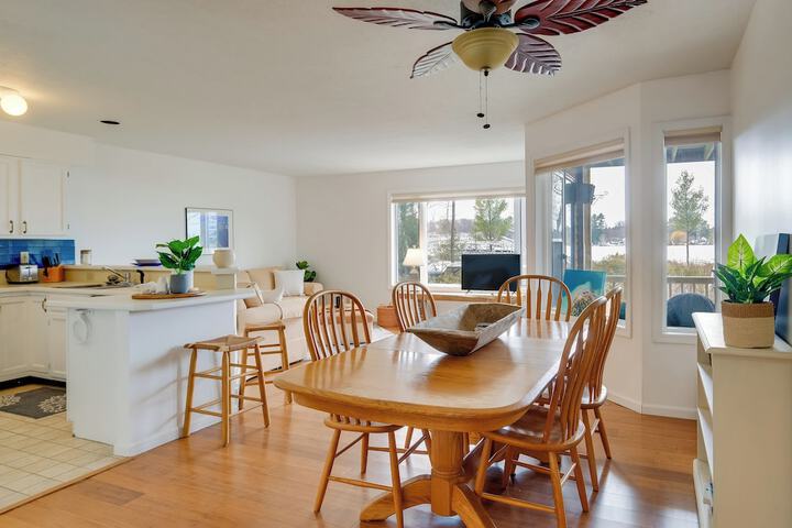 Lakefront Elk Rapids Vacation Rental w / Deck!
