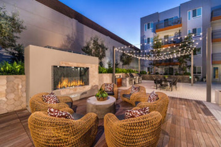 Lounge 46 of 60