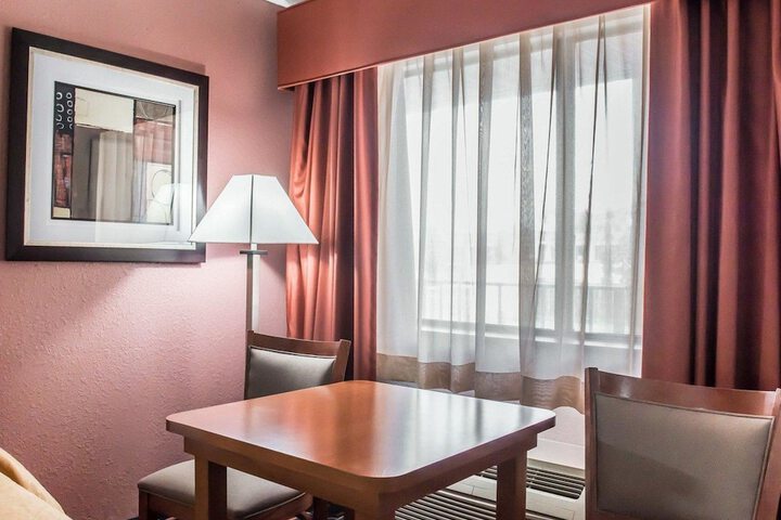 Room 25 of 37