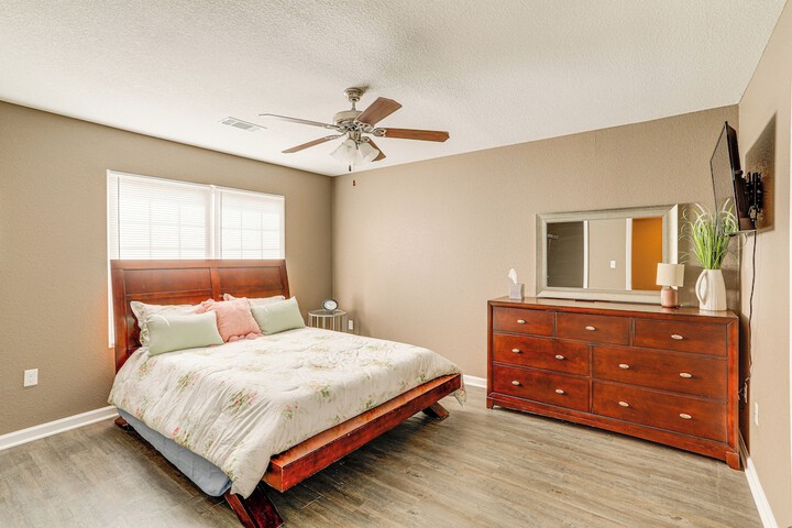 Quaint Pocahontas Townhome Central Location!