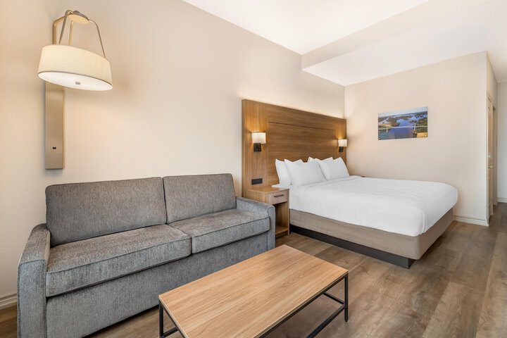Best Western Plus 1000 Islands Hotel & Suites
