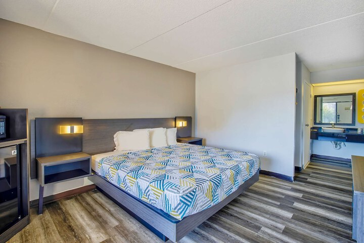Room 13 of 25