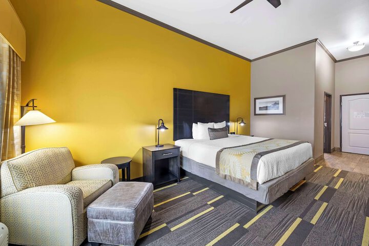 Best Western Plus Emerald Inn & Suites