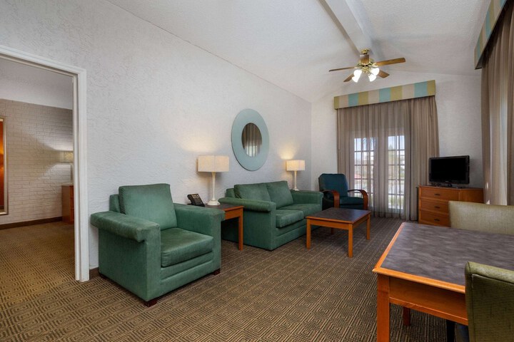 La Quinta Inn Tampa Airport Stadium Westshore