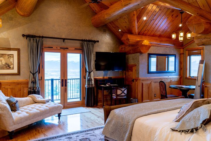 Coyote Bluff Estate