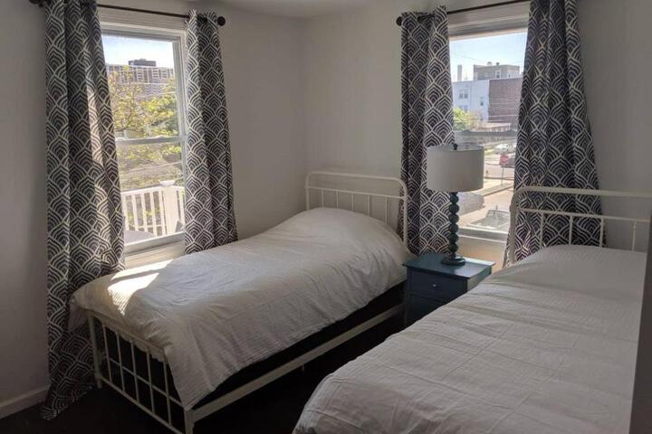 Lux 3 Bd - Perfect & Parking & Massive Patio
