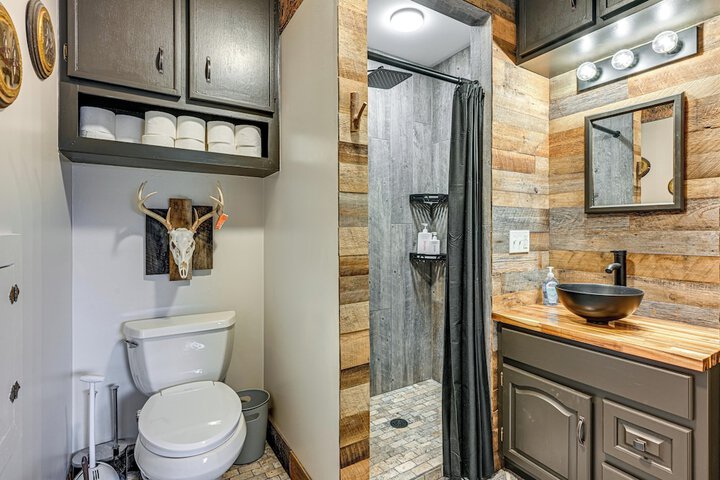 Cozy Cass City Retreat w / Spacious Deck!