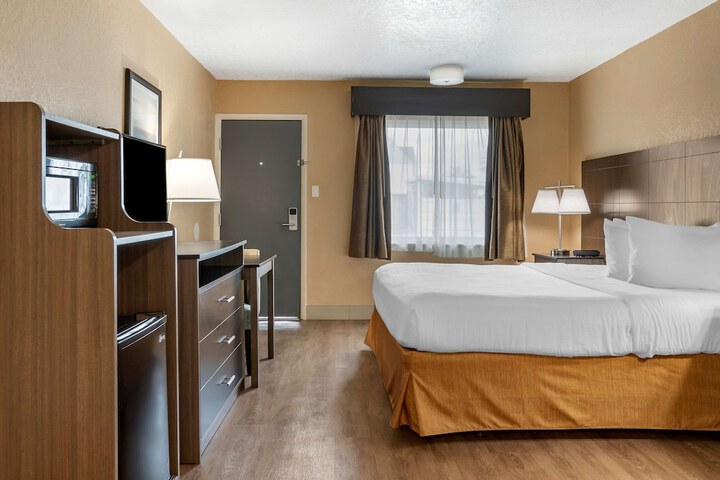 Room 7 of 25