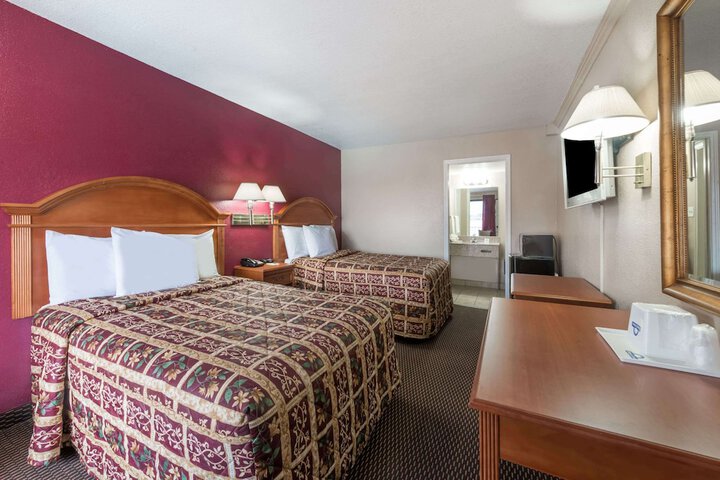 Room 10 of 14