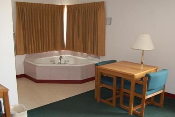 Room 5 of 6