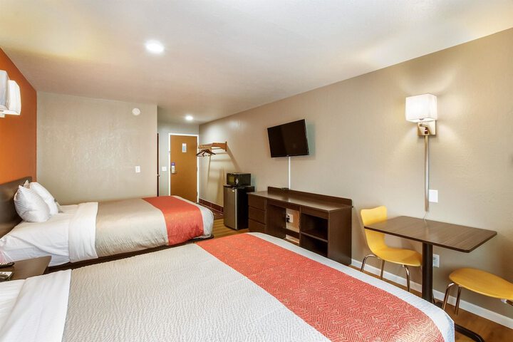 Motel 6 Rossford OH