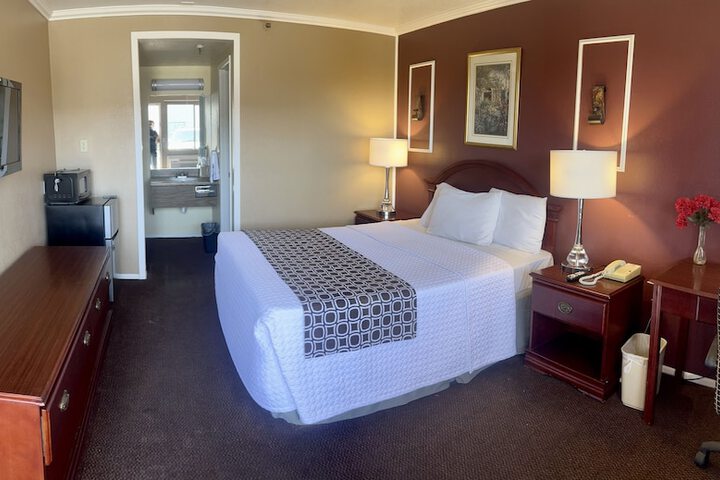 Room 11 of 38