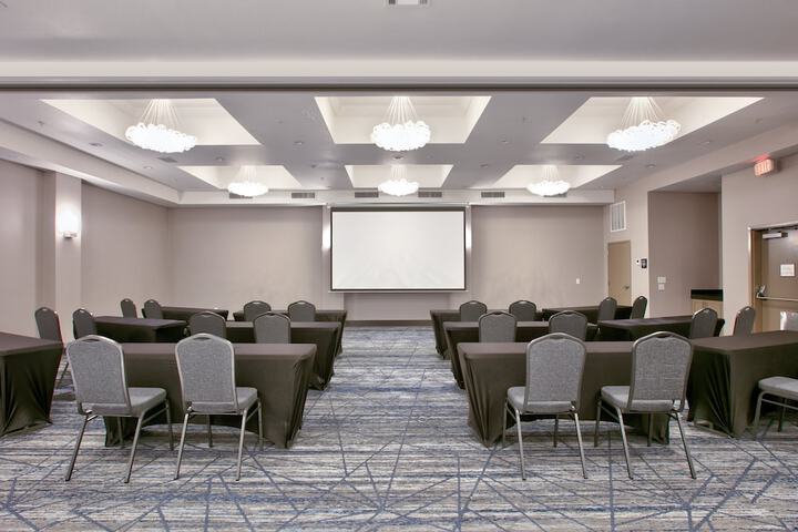 Holiday Inn Express & Suites North Dallas at Preston by IHG