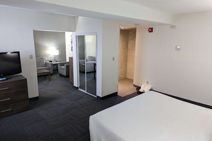 Room 30 of 53