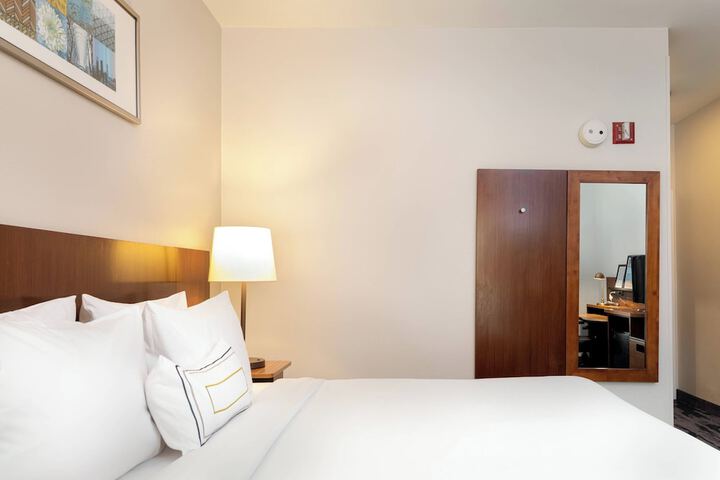 Room 13 of 40