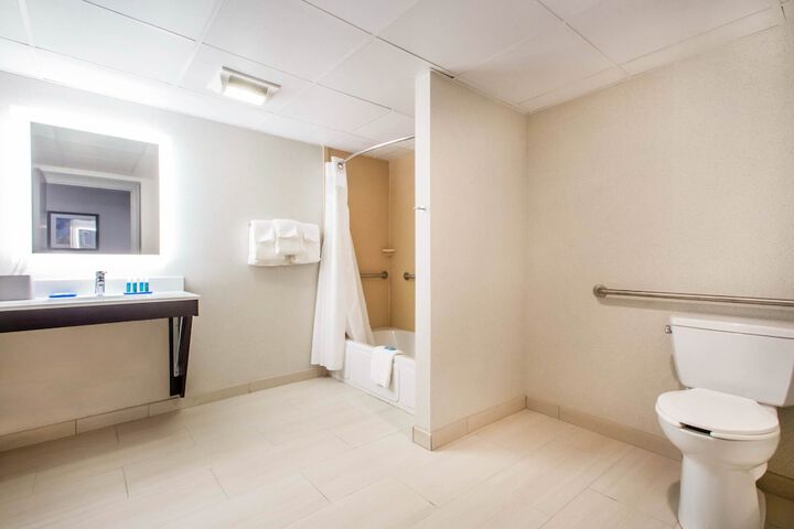 Room 15 of 38