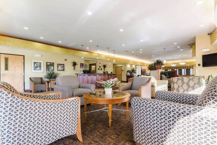 Comfort Suites Salina South